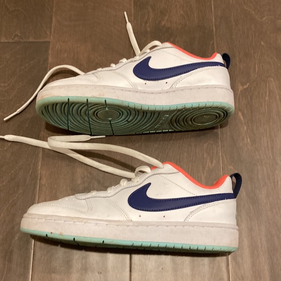 Nike - Picture 2 of 2